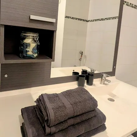 L'escale Near Airport Orly And Paris